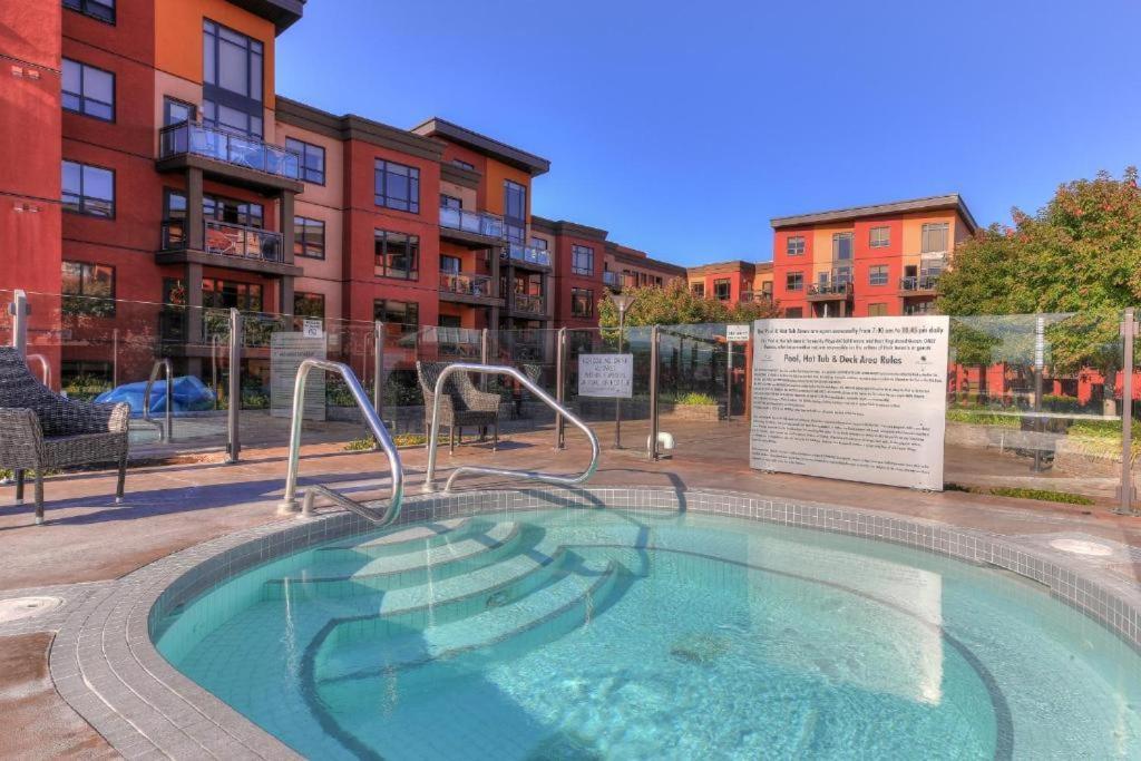 Upgraded Lakeside Resort Dream Vacation Home 킬로나 외부 사진